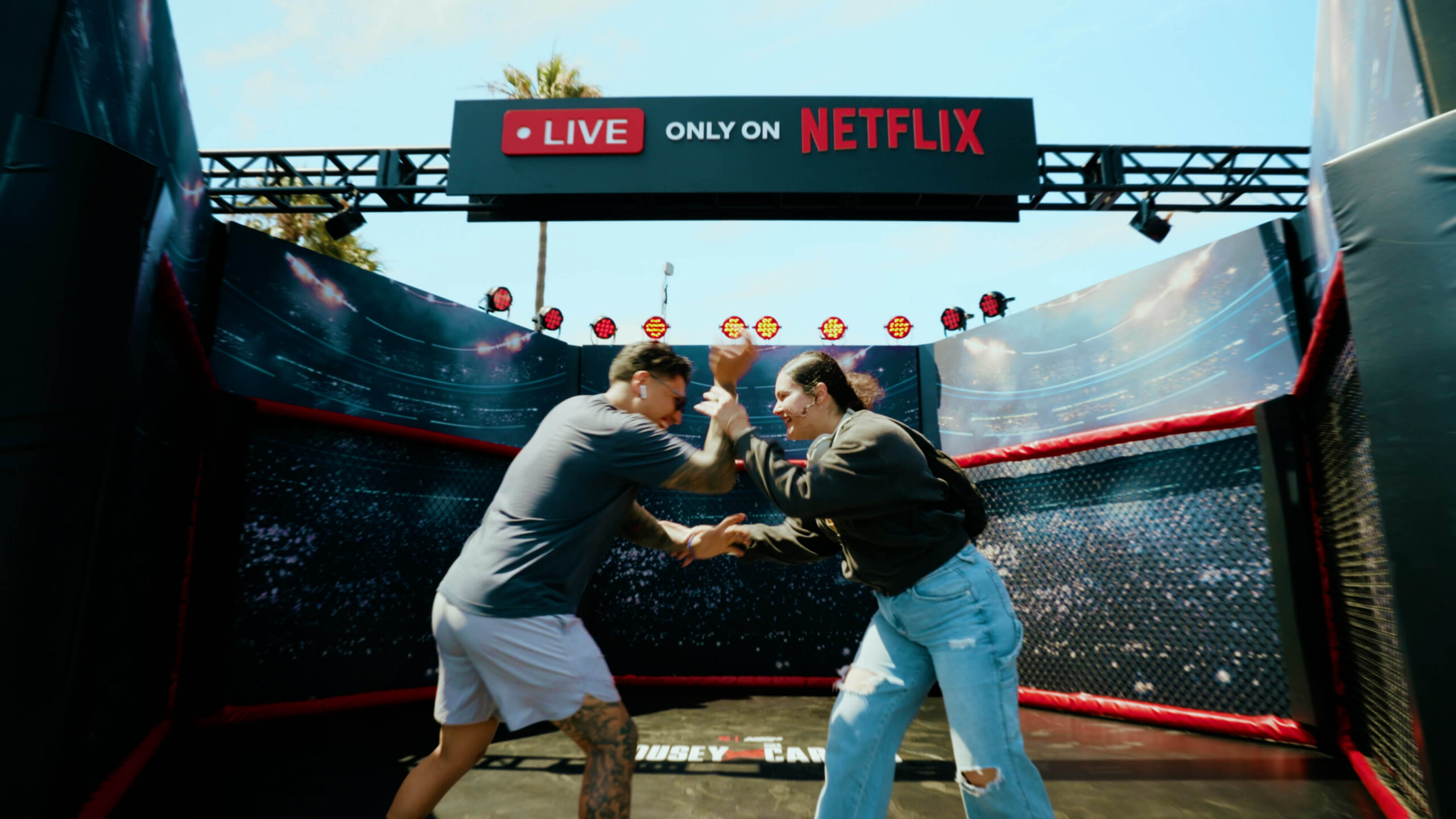 Netflix Rousey vs Carano Live Experience Ring-Installation